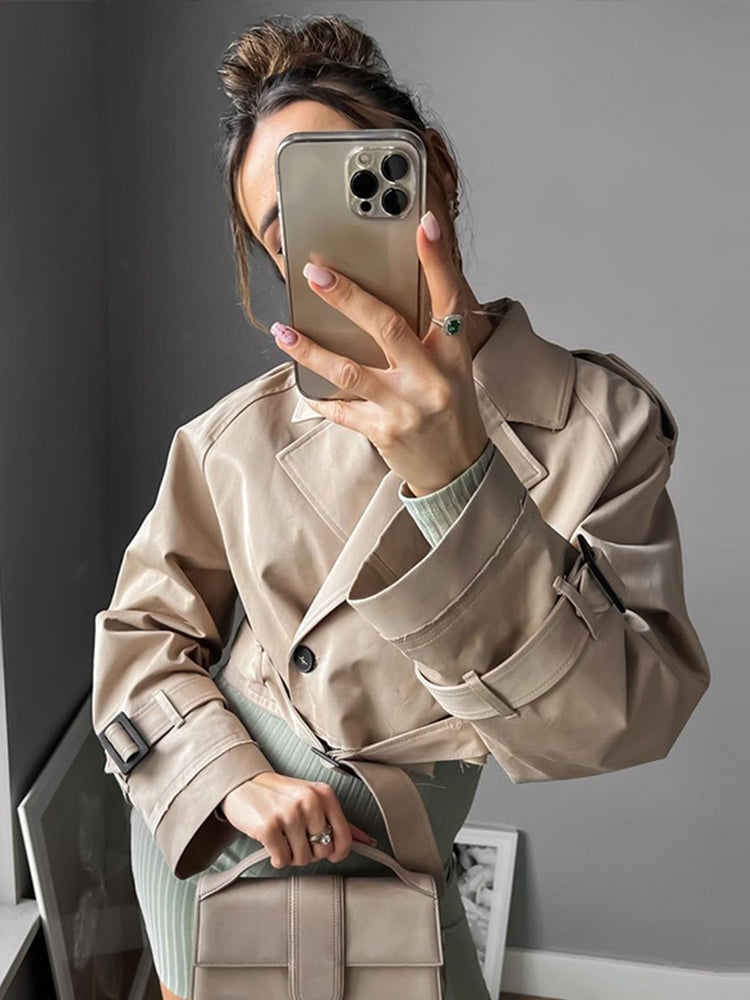 Trench Coat Cropped Over Mavide